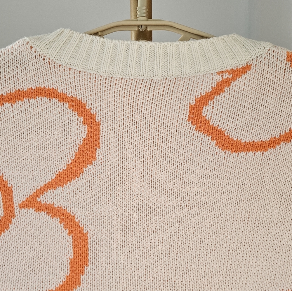 Unbranded women's size XL peach‎ knit sweater with orange flowers - Picture 4 of 6
